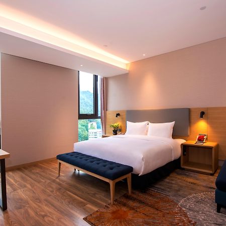 Holiday Inn Express Luanchuan By Ihg Exterior foto