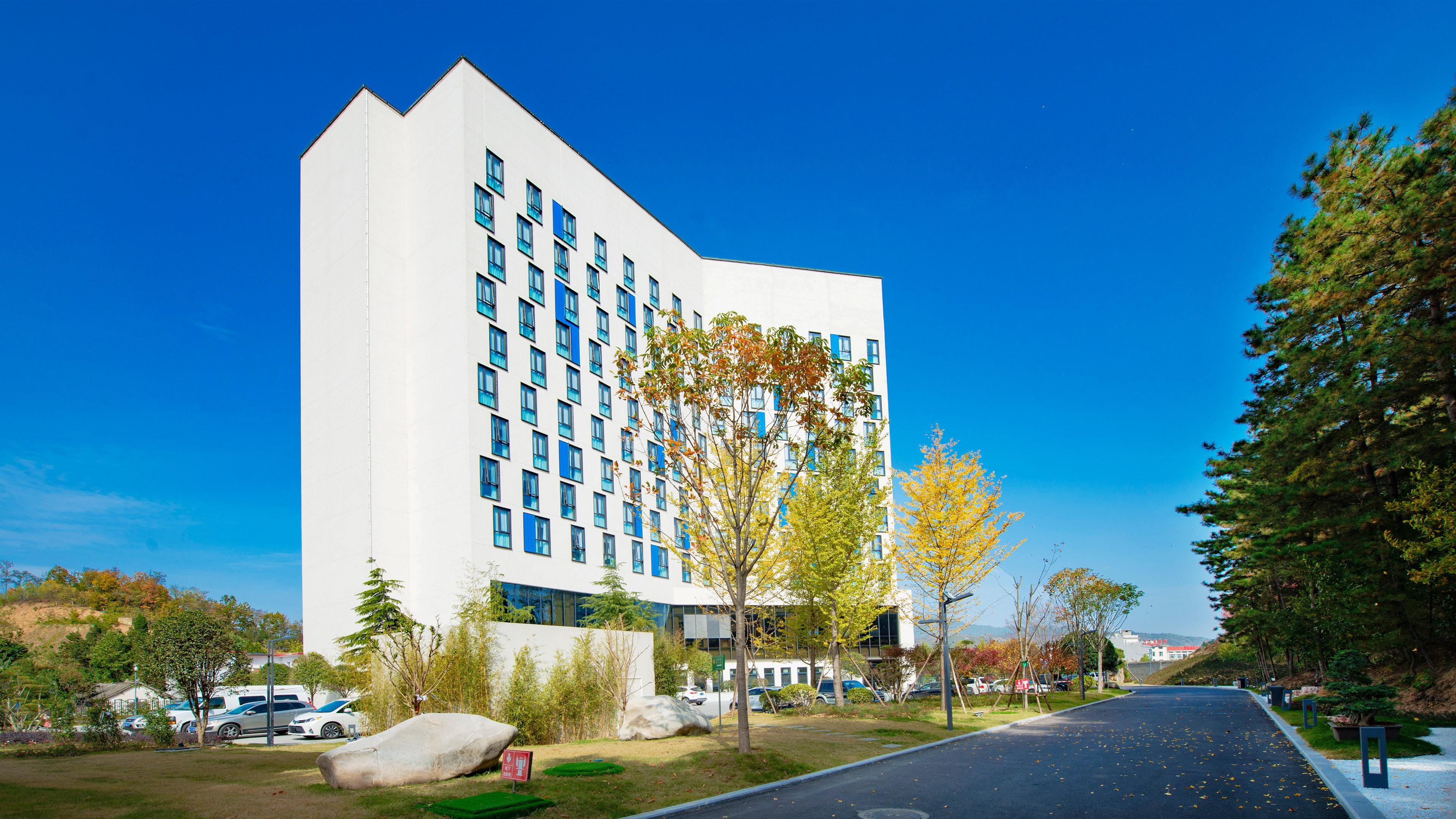 Holiday Inn Express Luanchuan By Ihg Exterior foto