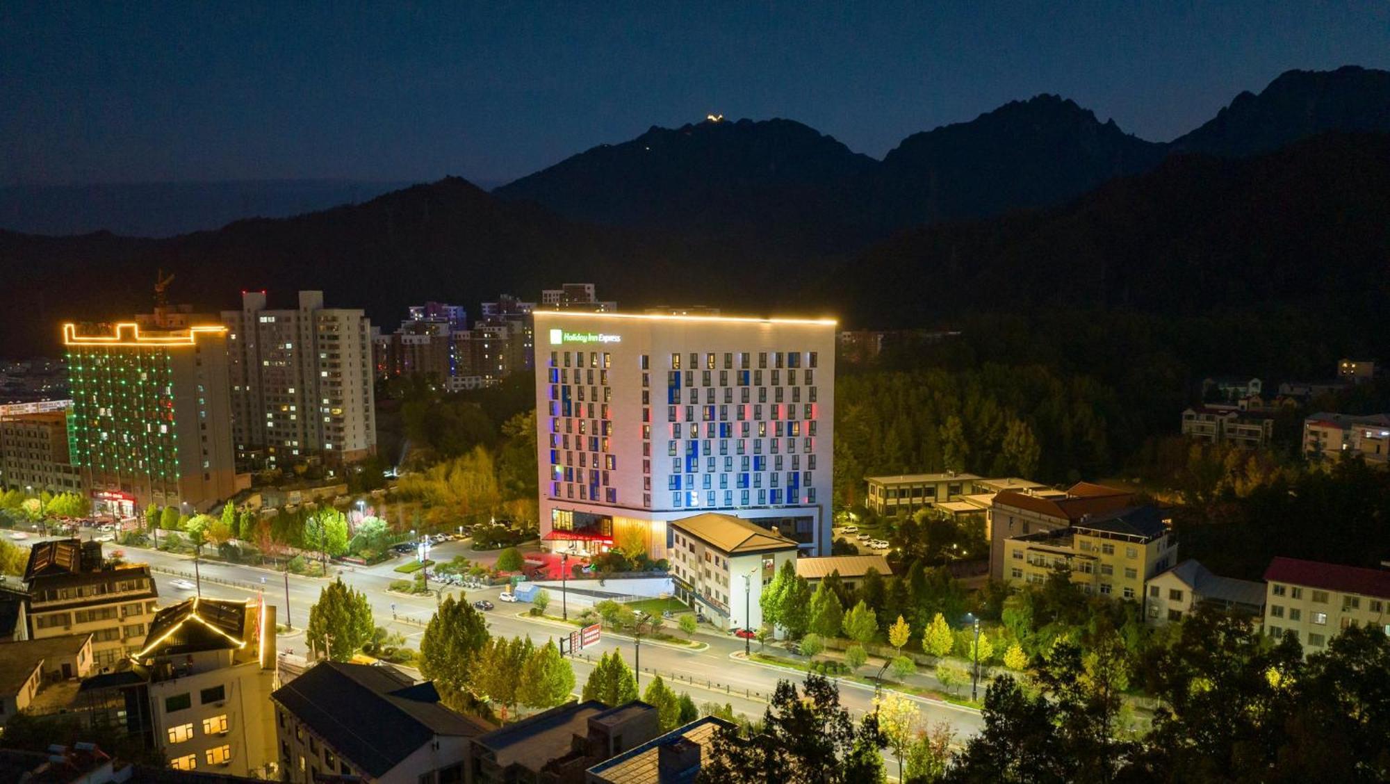Holiday Inn Express Luanchuan By Ihg Exterior foto