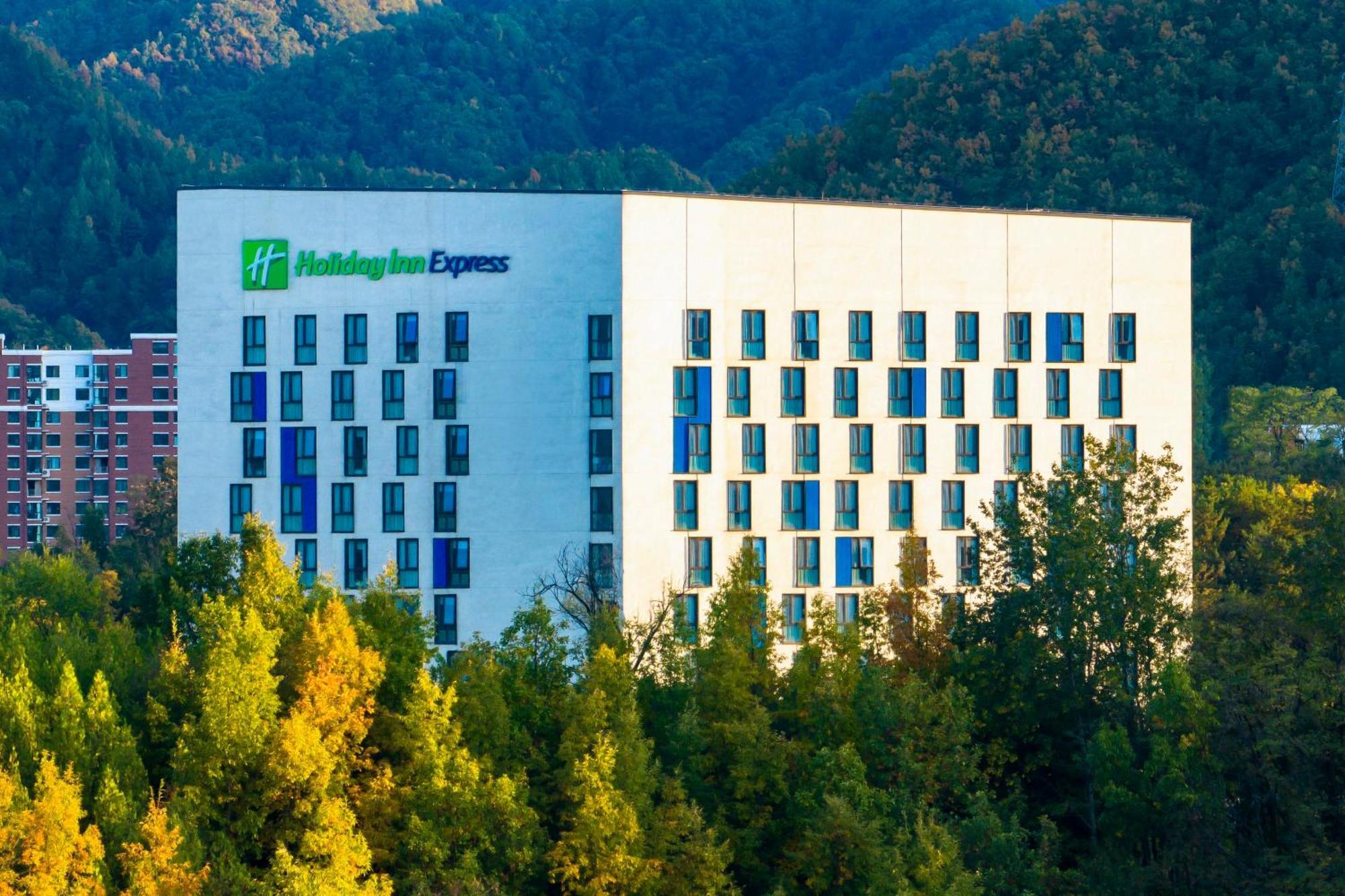 Holiday Inn Express Luanchuan By Ihg Exterior foto